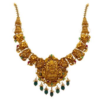 The Splendor of Tradition: A Classic Necklace