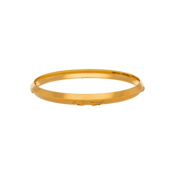 Eternal Radiance: Adorning Wrist with a Gold Kada